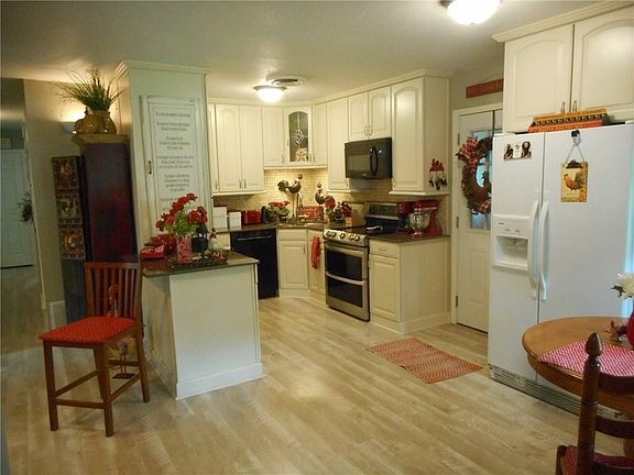 5th image of 308 E Wilbarger St