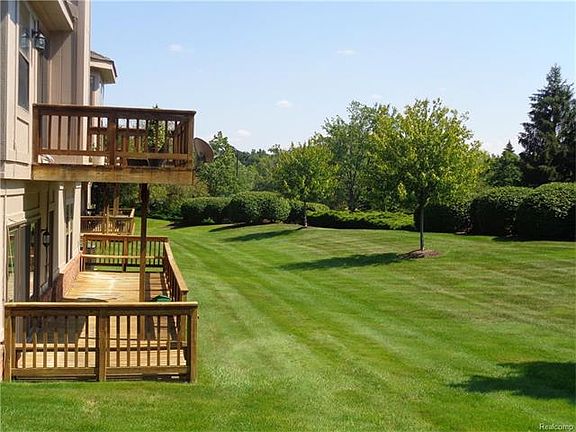 5th image of 7372 Meadowridge Cir #1