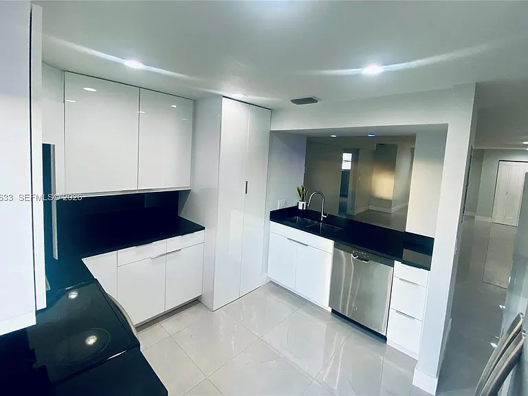 199 SW 12th Ave #501-C — Photo 10