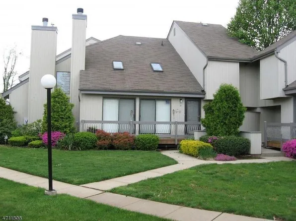 21 Sherborne St, Somerset, NJ 08873