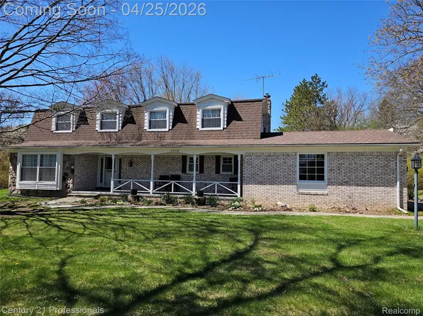 1508 Crooks Rd, Rochester Hills, MI 48309