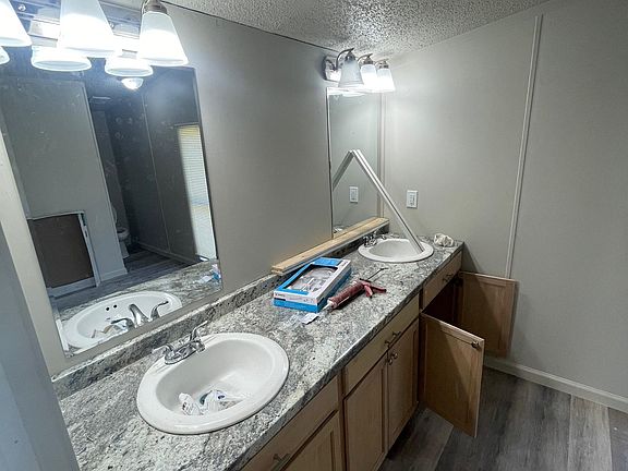 3rd image of 160 Beaver Cir