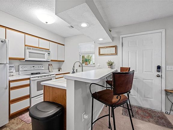 4th image of 2317 NE 68th St