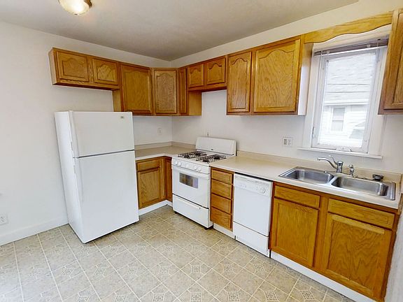 4th image of 113-115 N 22nd Ave W #115-1/2