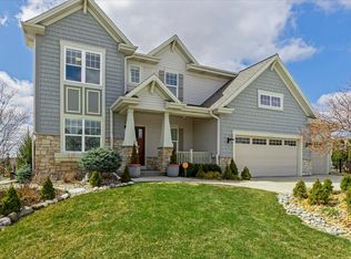 1320 Prairie Creek Blvd, Oconomowoc, WI 53066