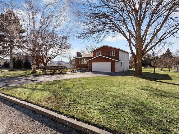 3rd image of 1122 S Henry Rd