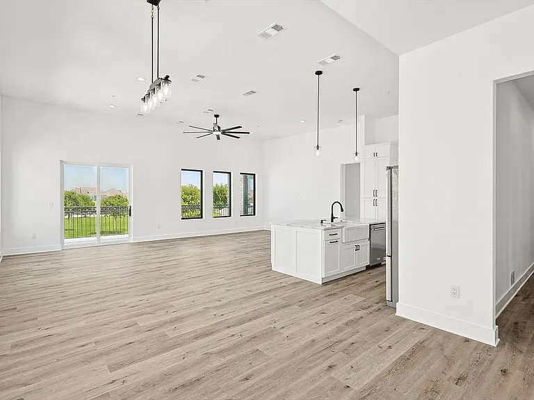 767 W Main St #201 — Photo 9