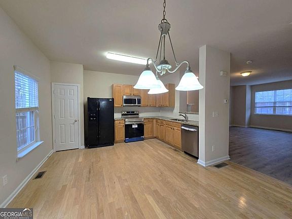 2nd image of 2120 Meadow Peak Rd