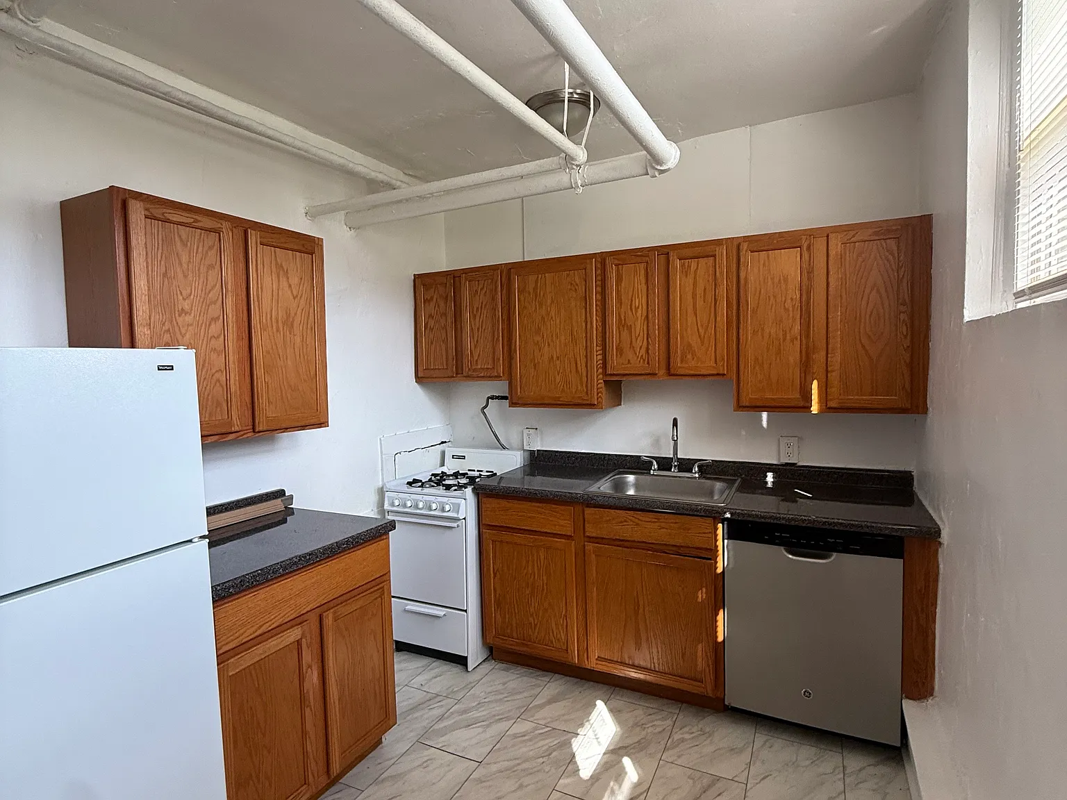 1 bed, 750 sqft, $995 — Photo 4