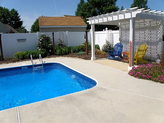 3rd image of 733 Indian Cedar Dr