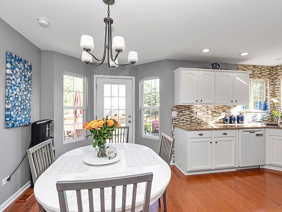 4th image of 2413 Fleetwood Dr