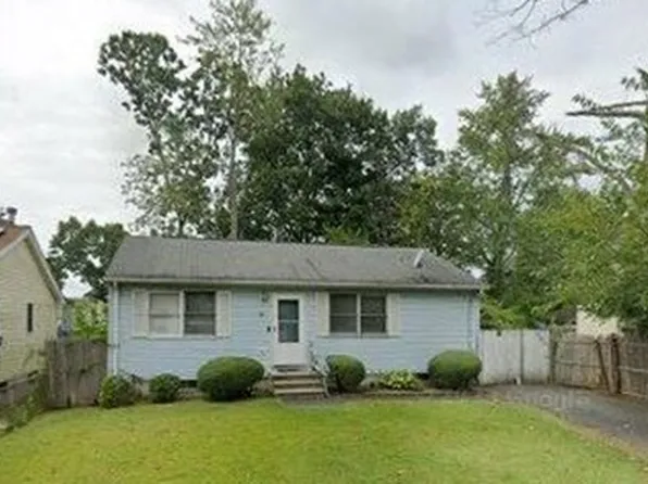 86 Gresham St, Springfield, MA 01119