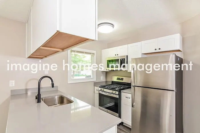 5 bed, 2.0 bath, 1850 sqft, $2,899 — Photo 3