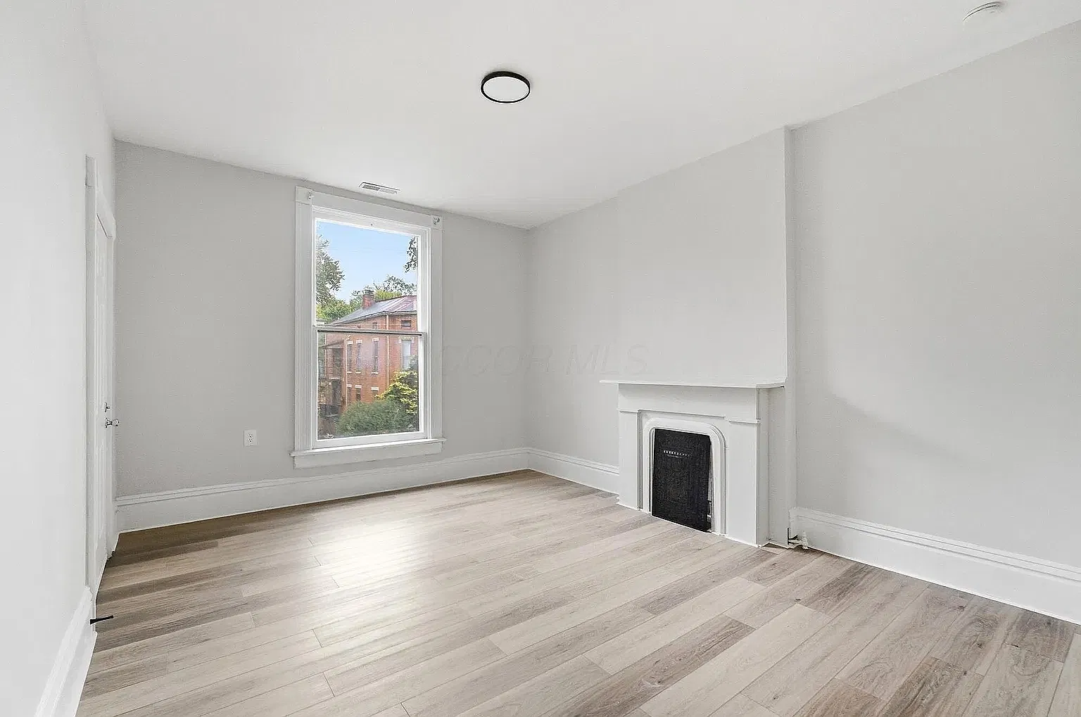 3 bed, 1900 sqft, $2,400 — Photo 3