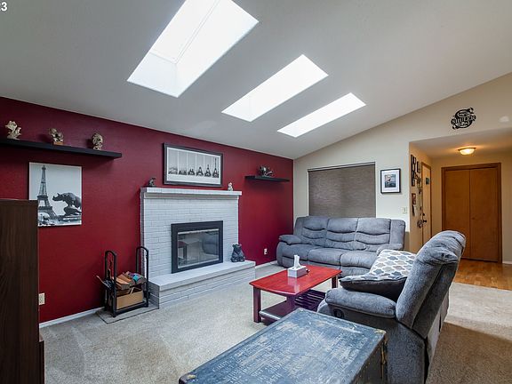 3rd image of 5304 NE 72nd Cir