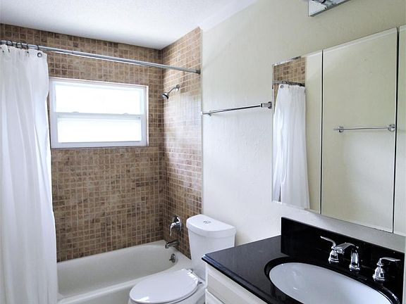 3rd image of 1638 Redwood St APT 6
