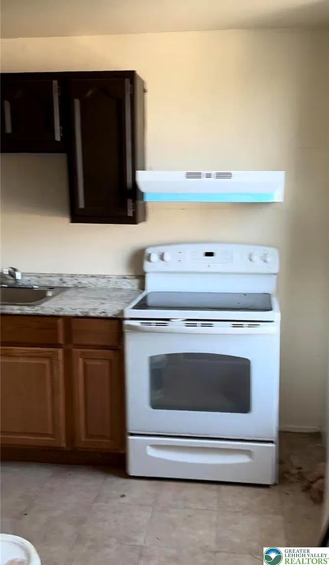 2 bed, 1.0 bath, 900 sqft, $1,375 — Photo 3