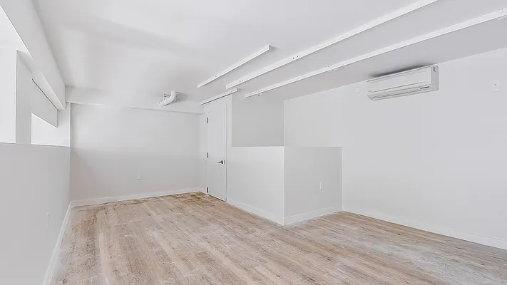 Rented by Nooklyn NYC LLC | media 49