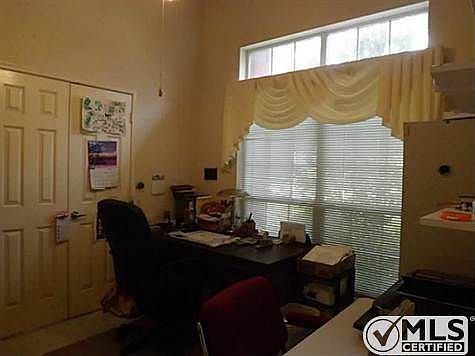 5th image of 400 Golden Meadow Dr