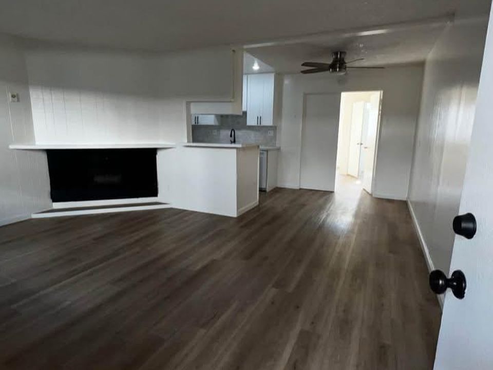 1st image of 4244 E 5th St APT 10