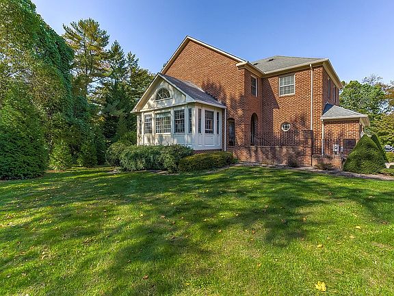 5th image of 203 Wellington Ct