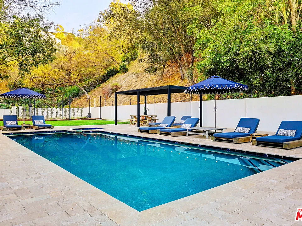2570 Nichols Canyon Rd