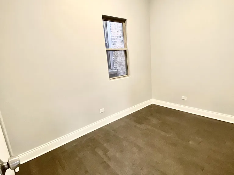 2027 N Sheffield Ave — Photo 3