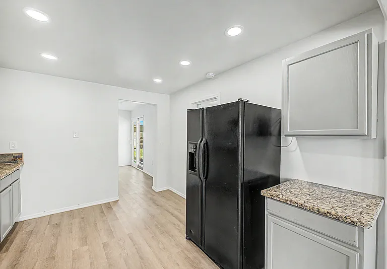 2045 E Orange St — Photo 8