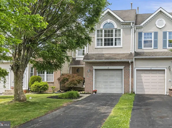 14 Sparrow Walk, Newtown, PA 18940
