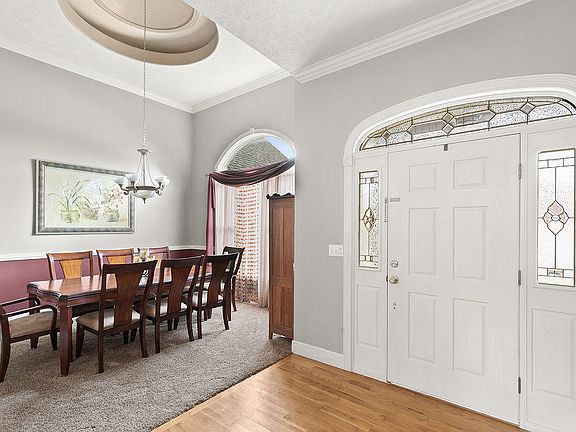 5th image of 813 S Shuyler Ln