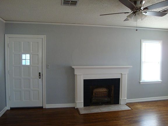 2nd image of 1527 S Columbia Pl