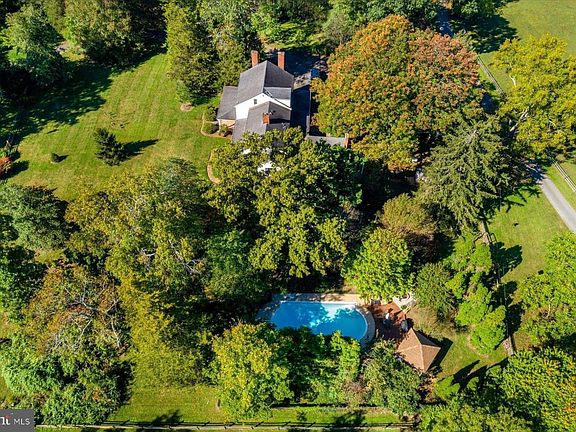 2nd image of 5503 Brooks Woods Rd