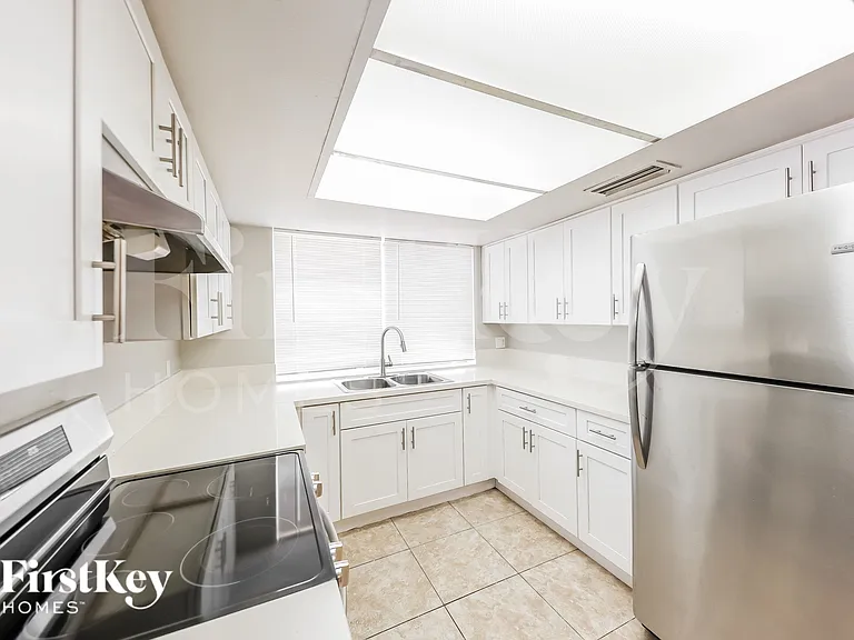 3816 W Northern Ave — Photo 4