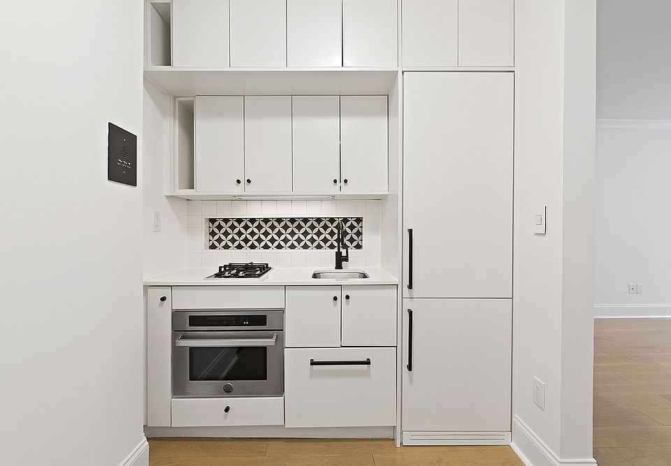 1st image of 225 W 23rd St APT 4P