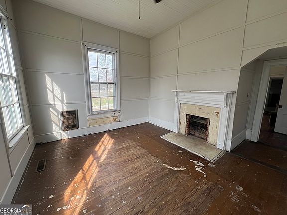 4th image of 179 Independence St