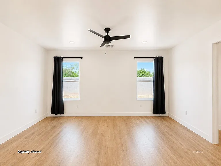 1600 E Kelson Pl — Photo 9