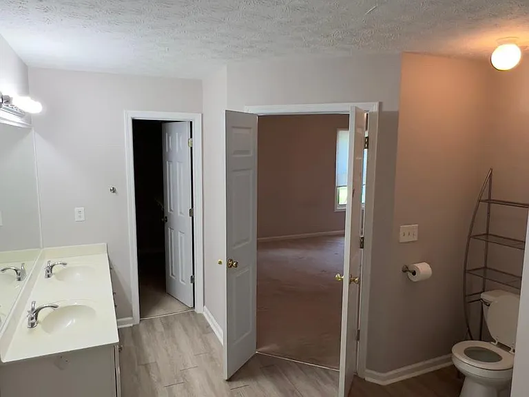 920 Grace Dr — Photo 12