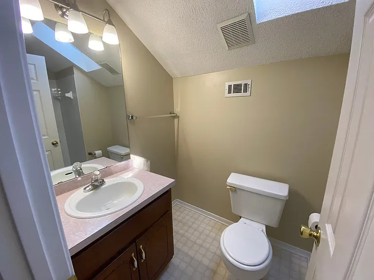 24 Neptune Dr — Photo 39