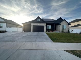 8324 S Jayson Bend Dr, West Jordan, UT 84081