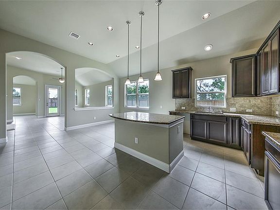 3rd image of 22469 Pomina St