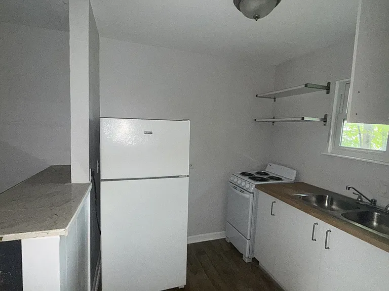 811 Colquitt St — Photo 8