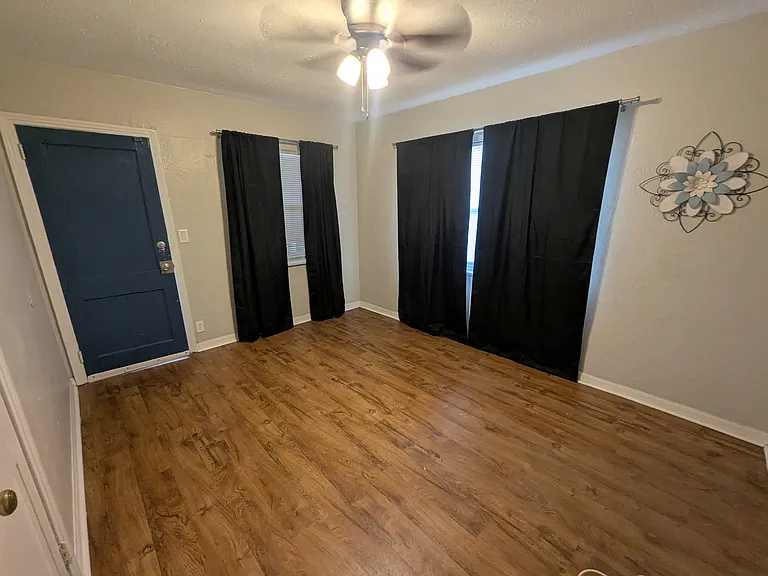1039 E Walnut St — Photo 8