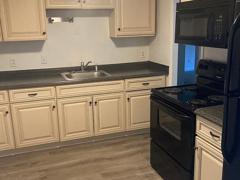 Willow Way Apartments — Photo 24