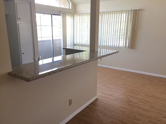 3rd image of 13610 Moorpark St APT 201