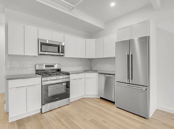 5th image of 641 President St APT 2