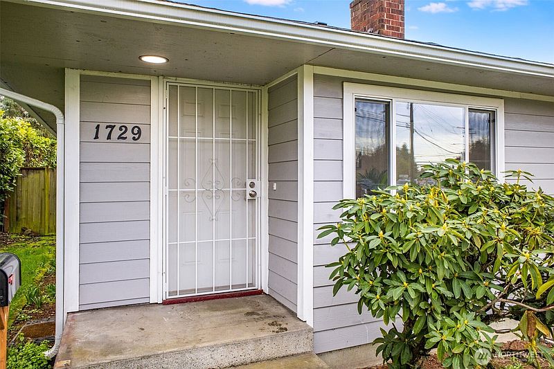 2nd image of 1729 S Columbian Way