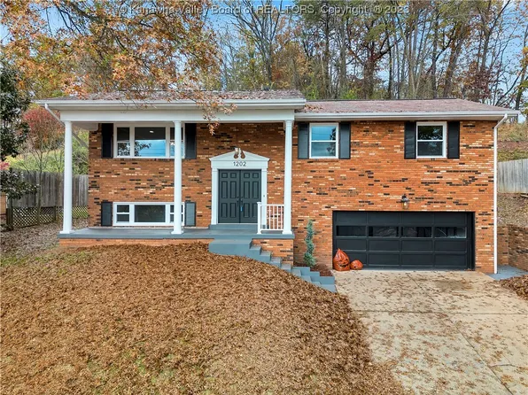 1202 Ellen Dr, South Charleston, WV 25303