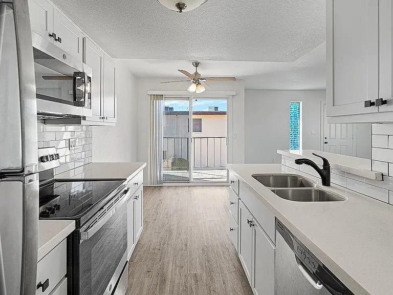 740 E Joan D Arc Ave — Photo 5
