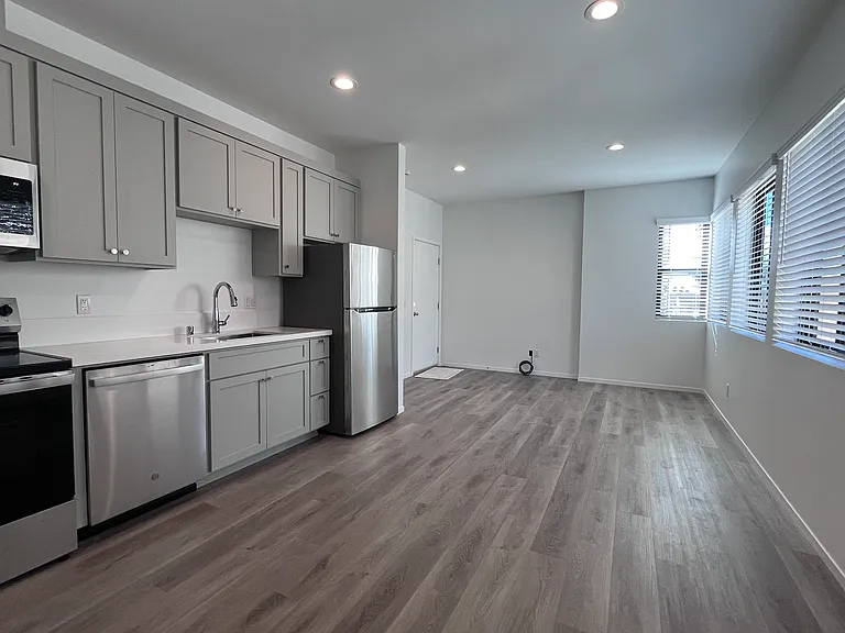 1542 Grand Ave #1542 — Photo 6