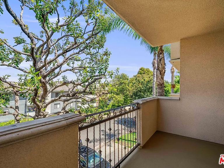 2335 S Bentley Ave #201 — Photo 11
